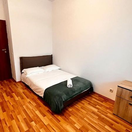 Otopeni Airport Apartment With Private Garden Dış mekan fotoğraf