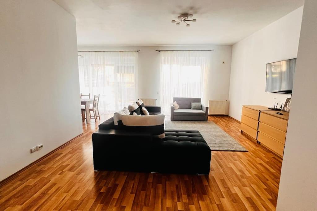 Otopeni Airport Apartment With Private Garden Dış mekan fotoğraf
