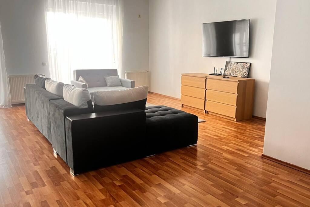 Otopeni Airport Apartment With Private Garden Dış mekan fotoğraf