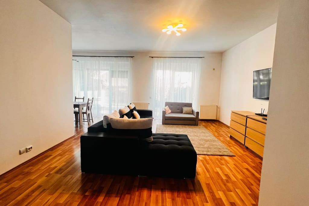 Otopeni Airport Apartment With Private Garden Dış mekan fotoğraf