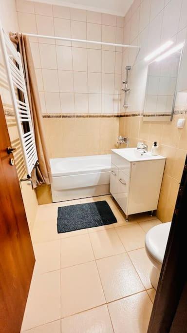 Otopeni Airport Apartment With Private Garden Dış mekan fotoğraf