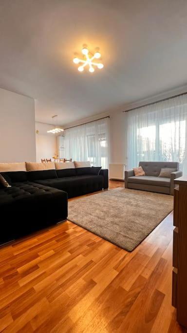 Otopeni Airport Apartment With Private Garden Dış mekan fotoğraf