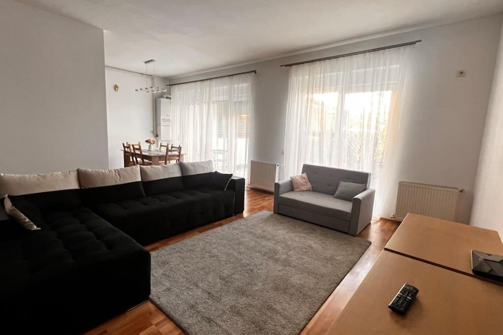Otopeni Airport Apartment With Private Garden Dış mekan fotoğraf
