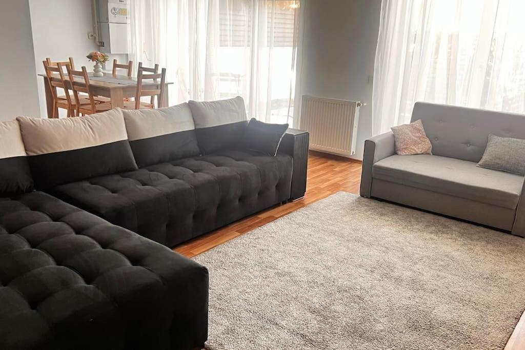 Otopeni Airport Apartment With Private Garden Dış mekan fotoğraf