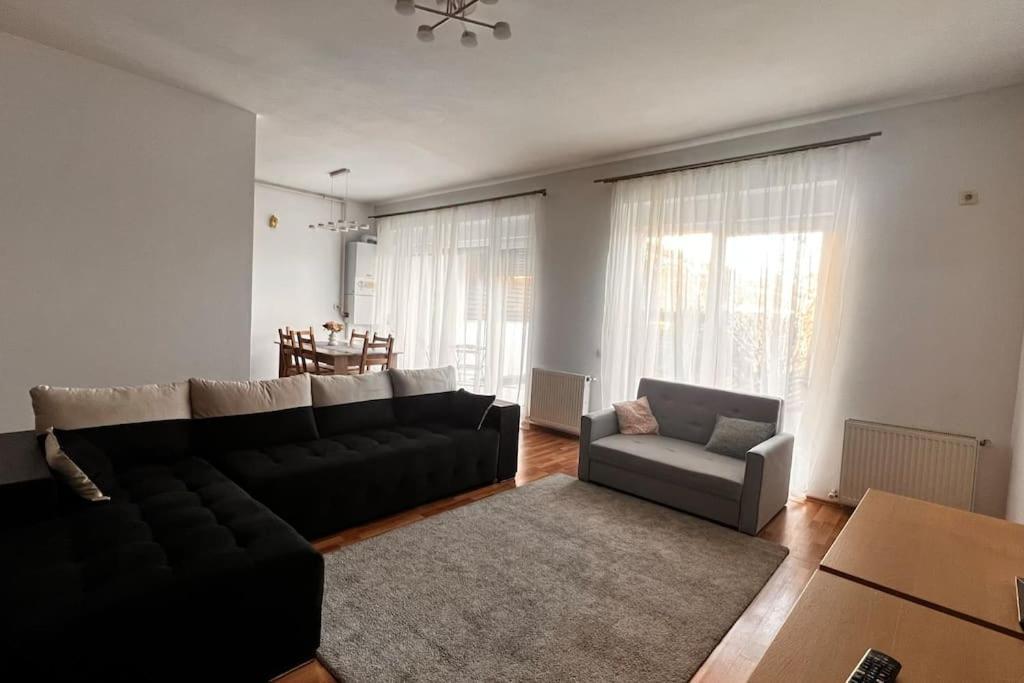 Otopeni Airport Apartment With Private Garden Dış mekan fotoğraf