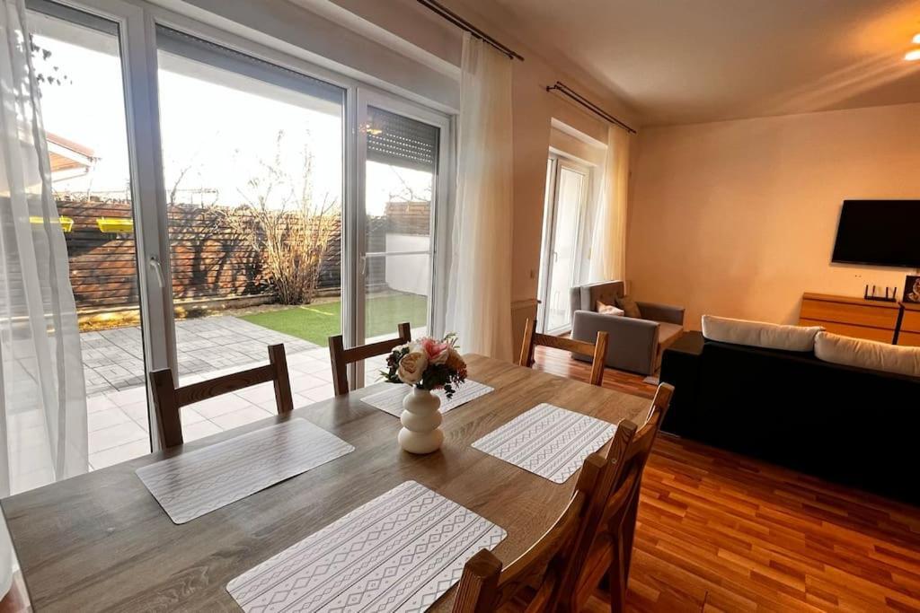 Otopeni Airport Apartment With Private Garden Dış mekan fotoğraf