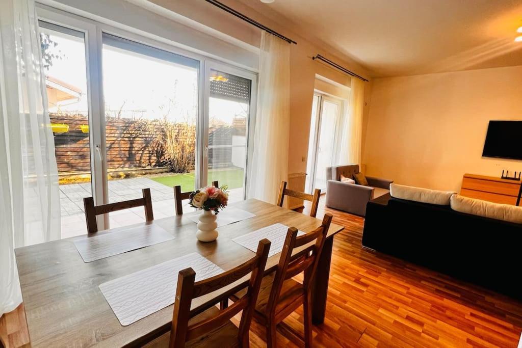 Otopeni Airport Apartment With Private Garden Dış mekan fotoğraf
